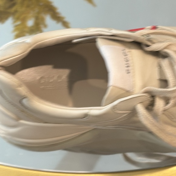 Gucci Rhyton Apple Trainers - Picture 3 of 6